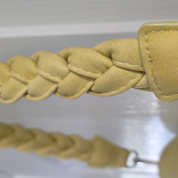 Yellow Crossbody Bag With Removable Stap - Picture 7 of 7